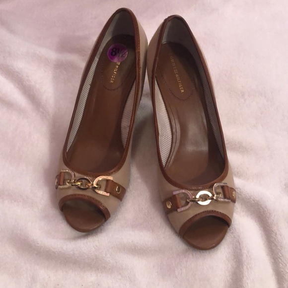 Women’s size 8.5 wedges. - Picture 2 of 3